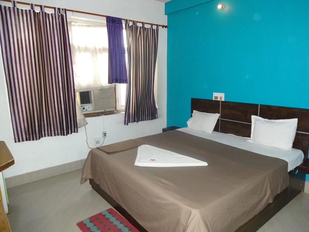 Ajatsatru Hotel Gaya Habitación foto